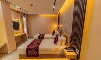 Monsoon Courtyard Luxury Hotel