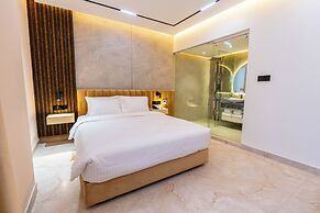 Monsoon Courtyard Luxury Hotel