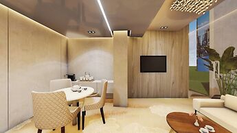 Monsoon Courtyard Luxury Hotel