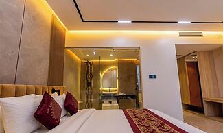 Monsoon Courtyard Luxury Hotel