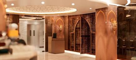 Monsoon Courtyard Luxury Hotel