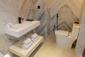 Monsoon Courtyard Luxury Hotel