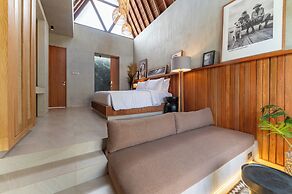 Lokale Resort Hotel & Villas