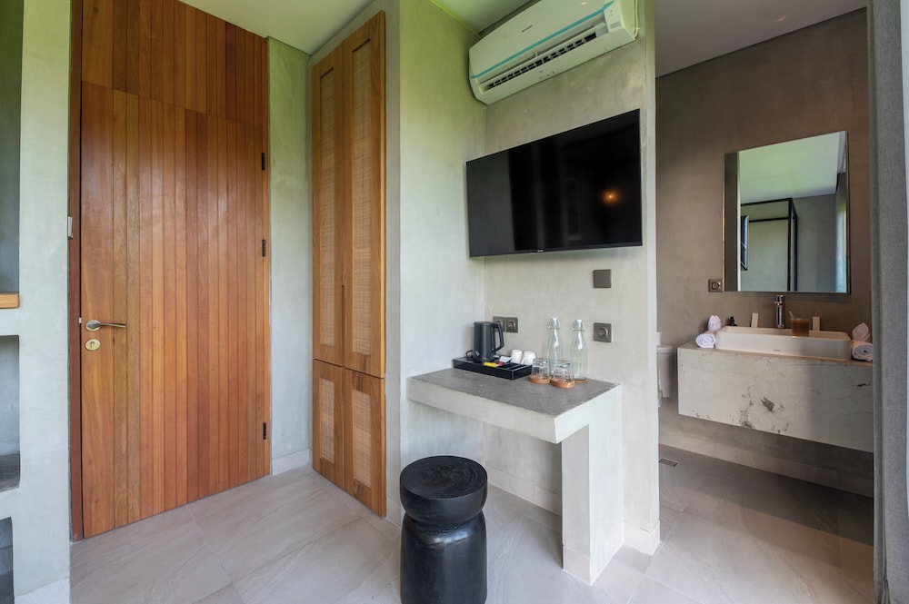 Lokale Resort Hotel & Villas
