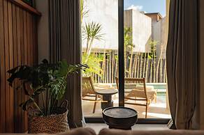 Lokale Resort Hotel & Villas