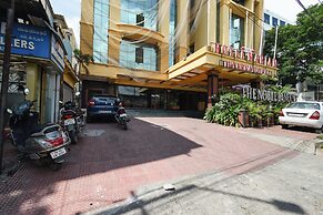 Fabhotel Marjan International