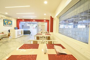 Fabhotel Marjan International