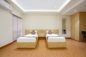 Fabhotel White Pearl