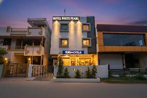 Fabhotel White Pearl
