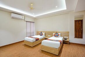 Fabhotel White Pearl