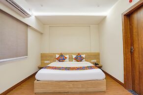 Fabhotel White Pearl