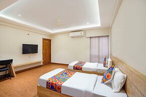 Fabhotel White Pearl