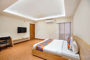Fabhotel White Pearl