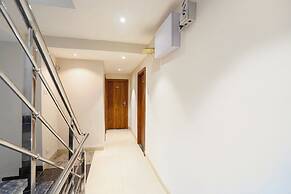 Fabhotel White Pearl