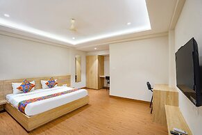Fabhotel White Pearl