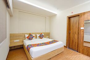 Fabhotel White Pearl