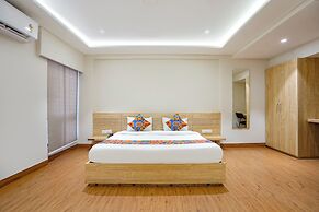 Fabhotel White Pearl