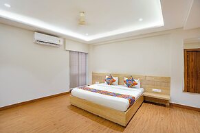 Fabhotel White Pearl