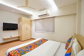 Fabhotel White Pearl