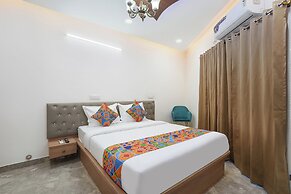 Fabhotel Royal Suites I
