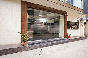 Fabhotel Royal Suites I