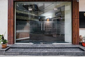 Fabhotel Royal Suites I