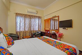 Fabhotel Aura Inn