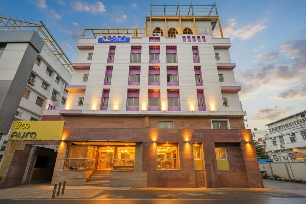 Fabhotel Aura Inn