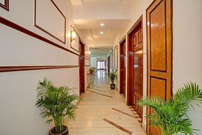 Fabhotel Aura Inn
