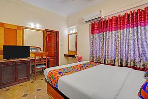 Fabhotel Aura Inn