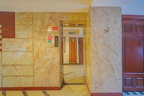 Fabhotel Aura Inn