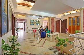 Fabhotel Aura Inn