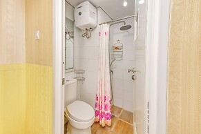 Quintessa Room at Candiland Apartement
