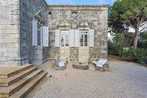 Amani Luxury 4BR Villa & Pool in Batroun