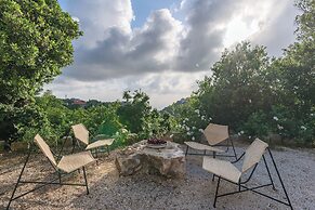 Amani Luxury 4BR Villa & Pool in Batroun