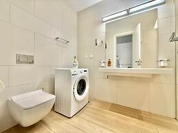 Condo Studio Plaza