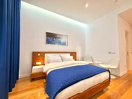 Condo Studio Plaza