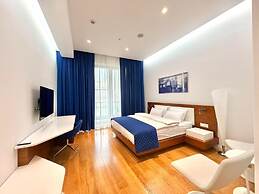 Condo Studio Plaza