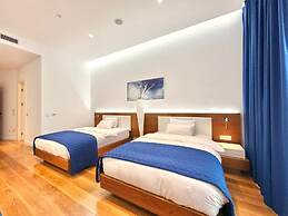 Condo Studio Plaza