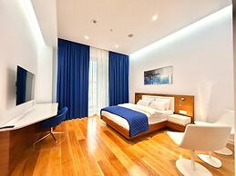 Condo Studio Plaza