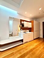 Condo Studio Plaza