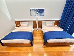 Condo Studio Plaza