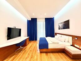 Condo Studio Plaza