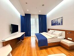 Condo Studio Plaza