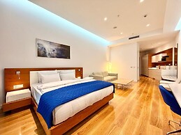 Condo Studio Plaza