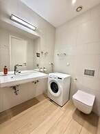 Condo Studio Plaza