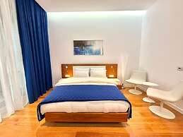 Condo Studio Plaza