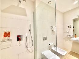Condo Studio Plaza