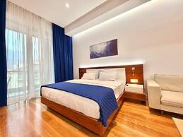 Condo Studio Plaza