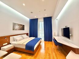 Condo Studio Plaza